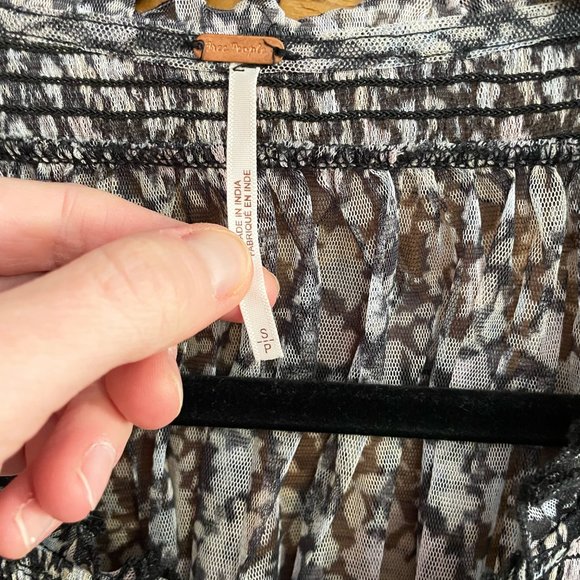 Free People Beatrice Smocked Floral Print Top Size Small Puff Sleeves - Picture 4 of 8